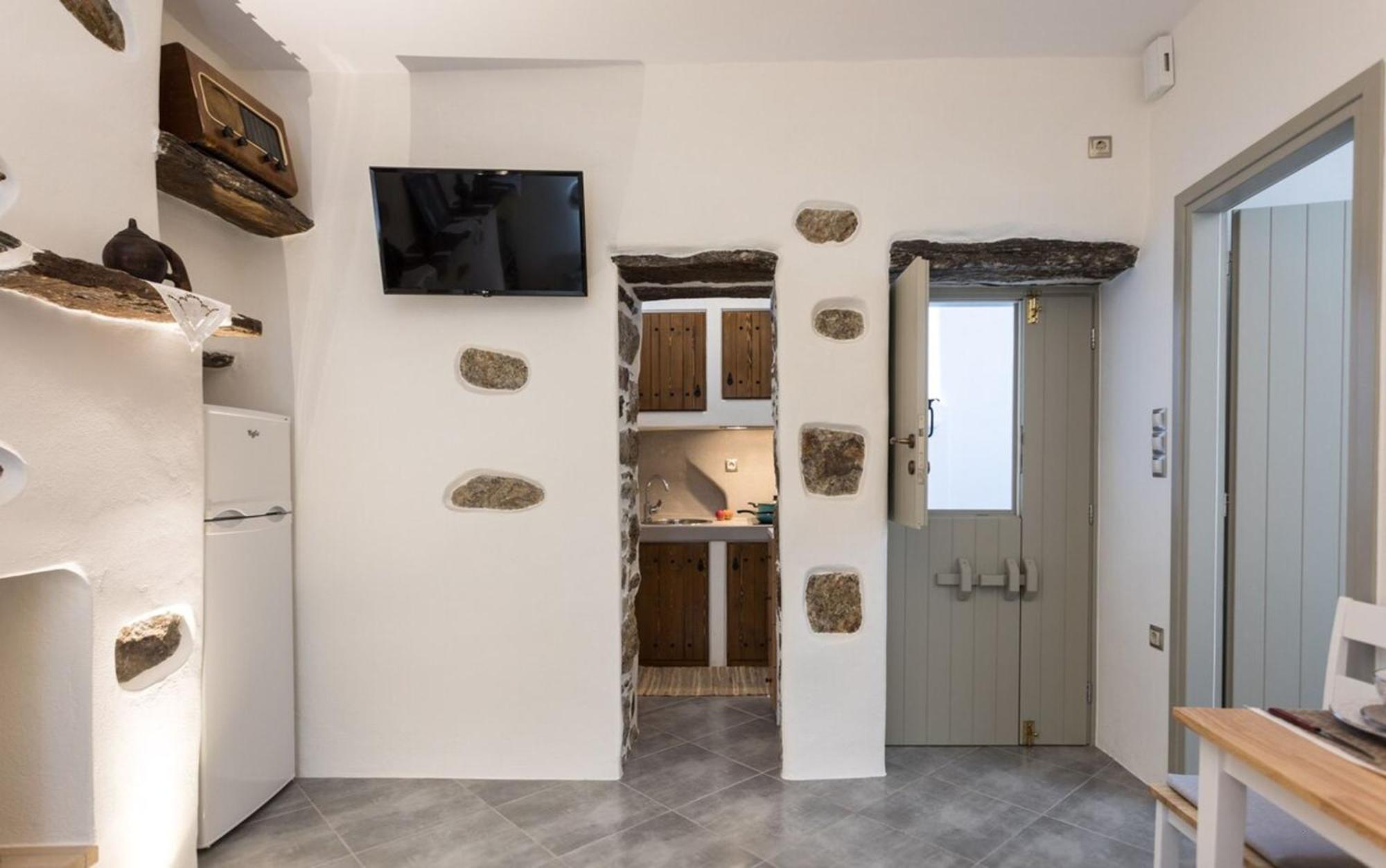 Marina's Traditional Stone House * Koronos